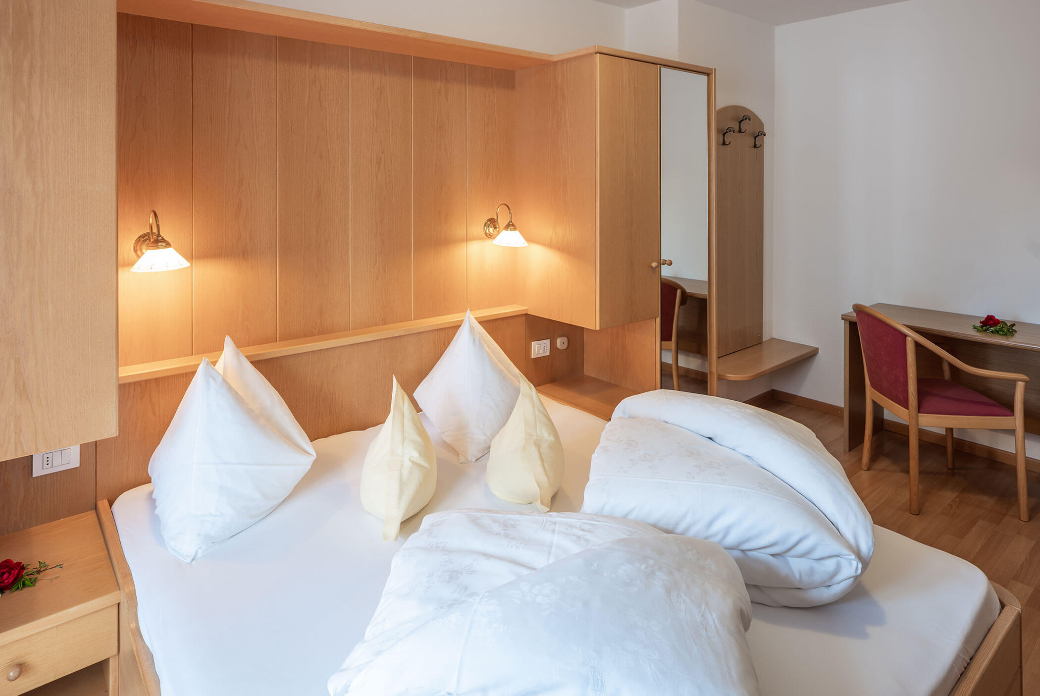 Hotel Martha - Doppelzimmer Standard mit Tisch