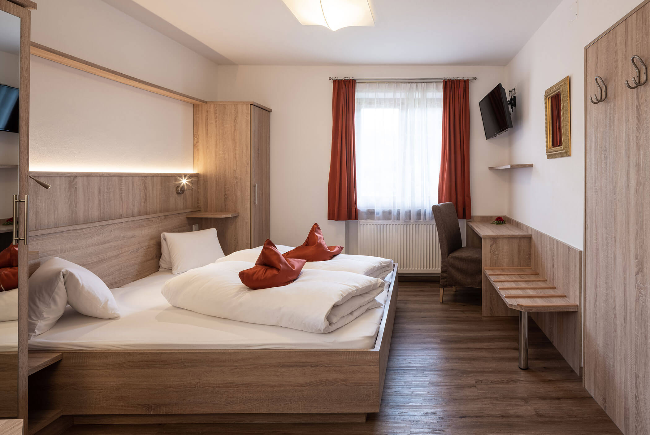 Hotel Martha - Doppelzimmer mit Komode