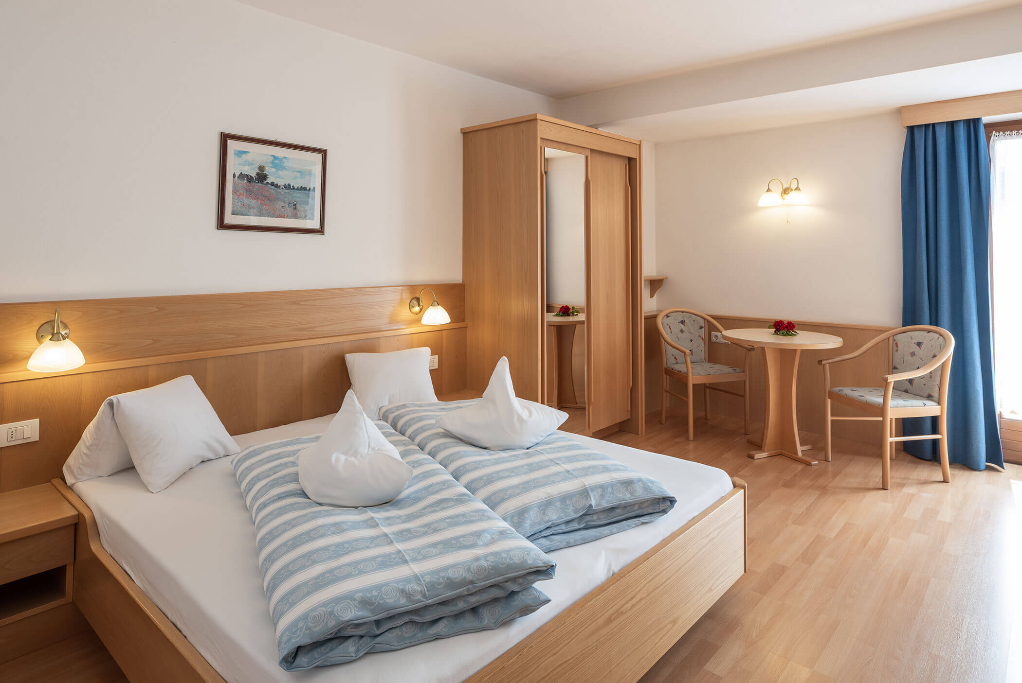 Hotel Martha - Schlafzimmer - Tisch