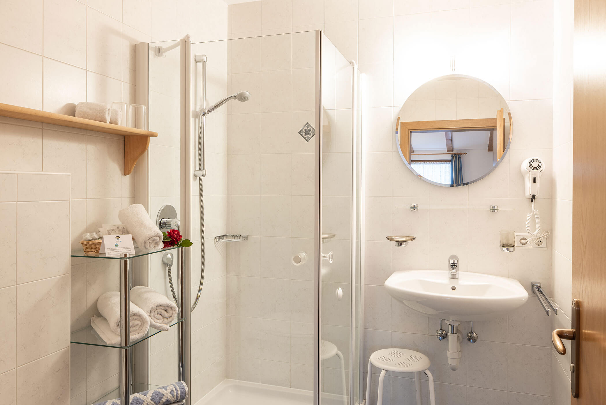 Hotel Martha - Doppelzimmer Superior - Badezimmer mit Spiegel